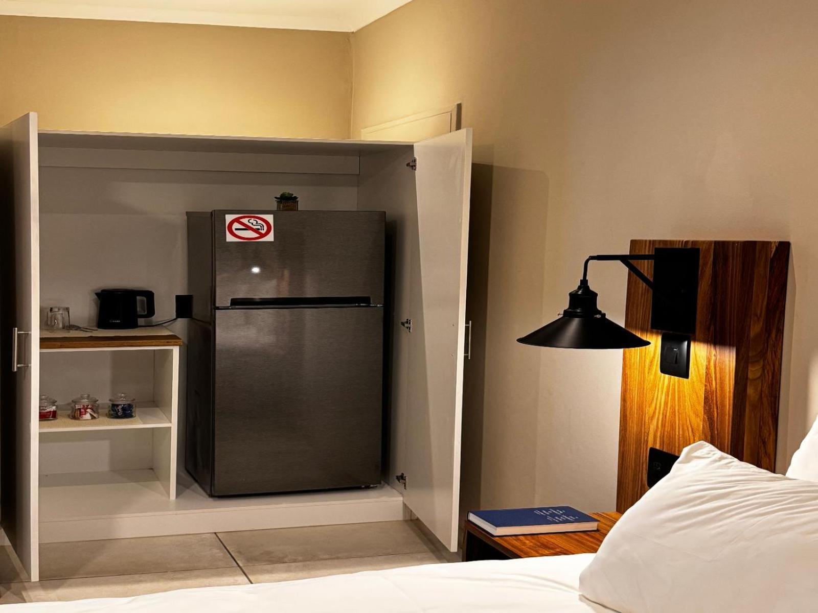 Flying Ostrich Guesthouse & Self-Catering Accommodation Мариентал Стая снимка